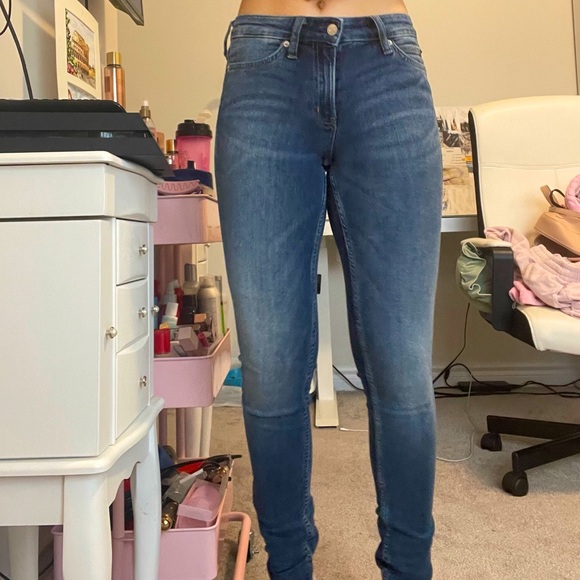 Calvin Klein Mid-Rise Women’s Jeans - Picture 1 of 4